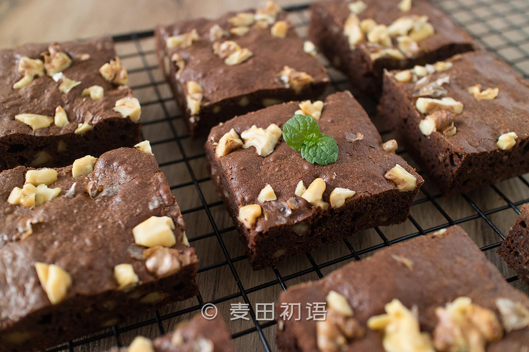 香味浓郁的巧克力布朗尼蛋糕