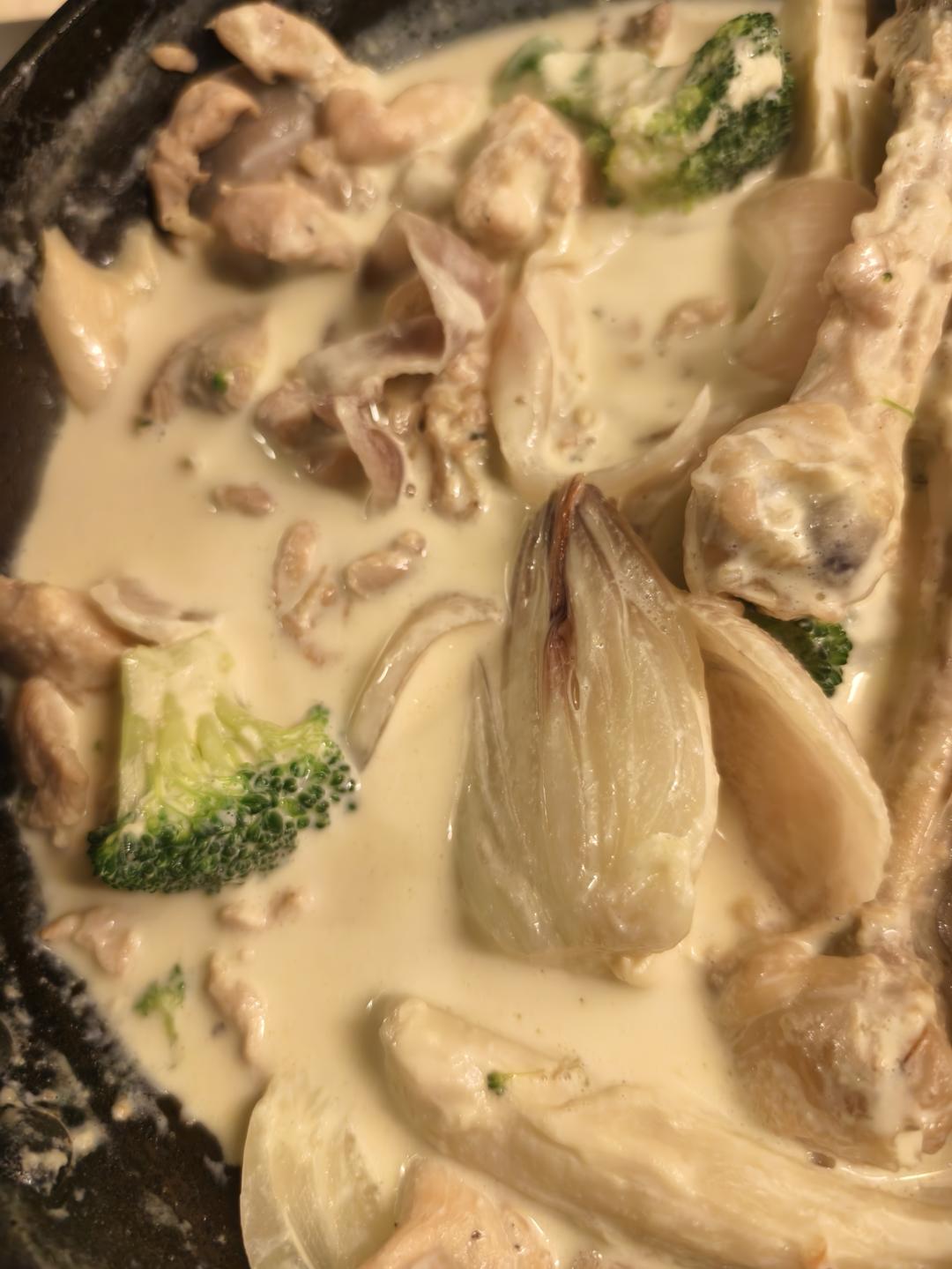 奶油鸡肉蘑菇意面