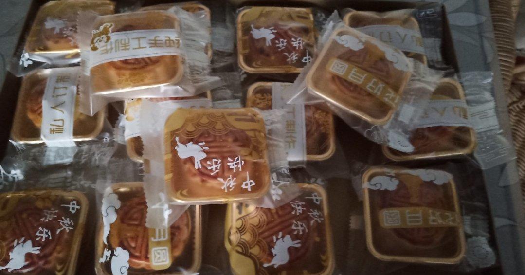 广式月饼—蛋黄莲蓉月饼