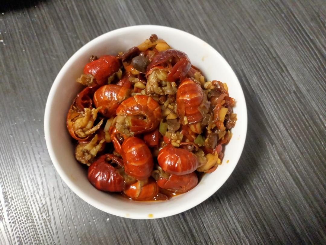 夏日夜市烧烤摊的灵魂-麻辣龙虾尾