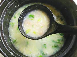 二米青菜虾仁粥的做法 步骤3