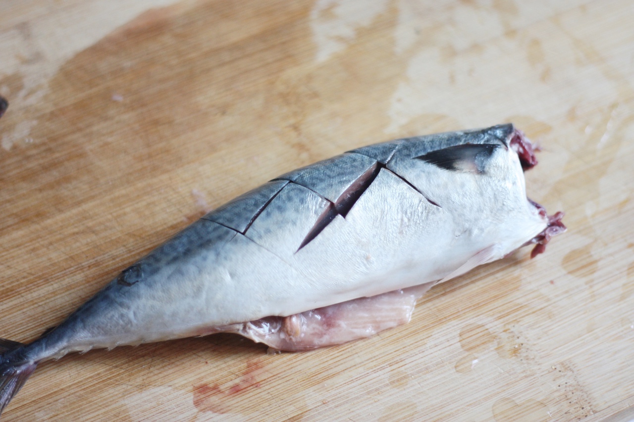 空气炸烤青花鱼，冷冻青花鱼咸鱼翻身记的做法 步骤2
