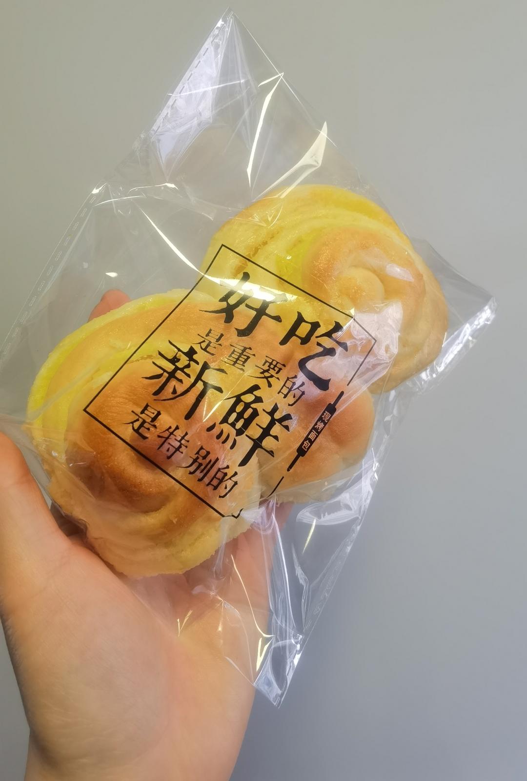 杨咩咩椰蓉面包