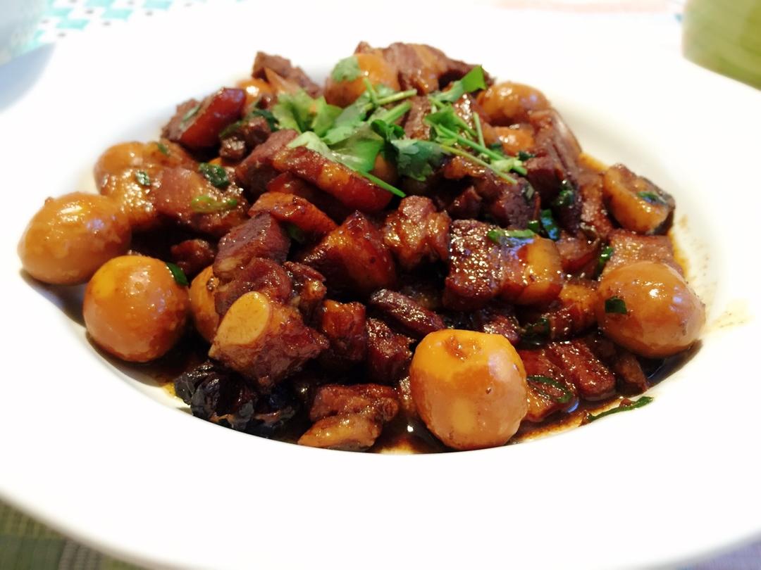 加了鹌鹑蛋后，这盘红烧肉，美味的逆天啦——鹌鹑蛋烧肉（孔瑶食谱）