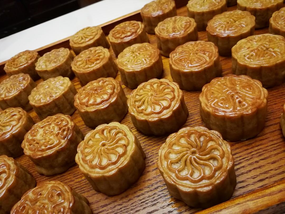 广式月饼——蛋黄莲蓉月饼