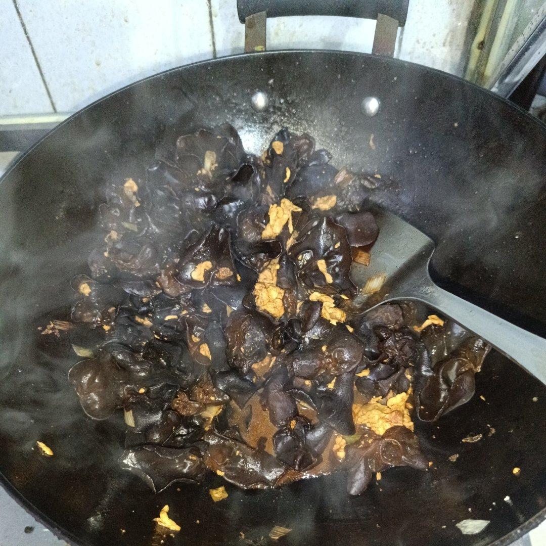 鸡蛋炒木耳