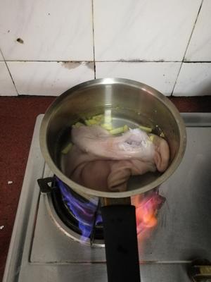 【20款家常老火汤】白果支竹猪肚汤的做法 步骤5