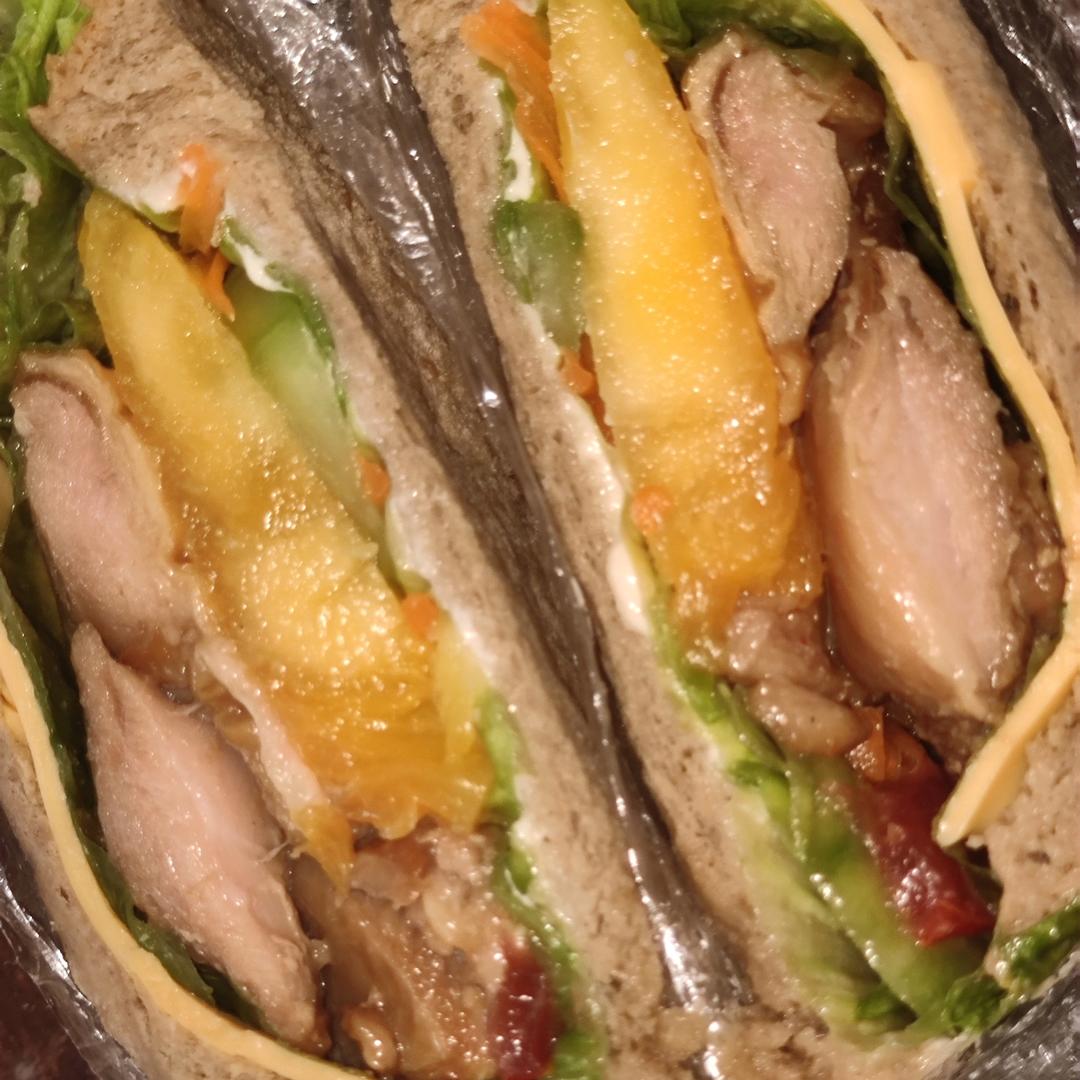 瞬间秒杀德克士！10分钟就能get的【烤菠萝鸡腿三明治】