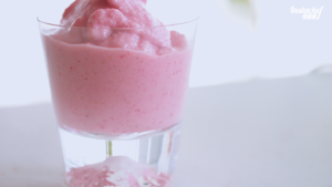 草莓冰沙 [快厨房]的做法 步骤4