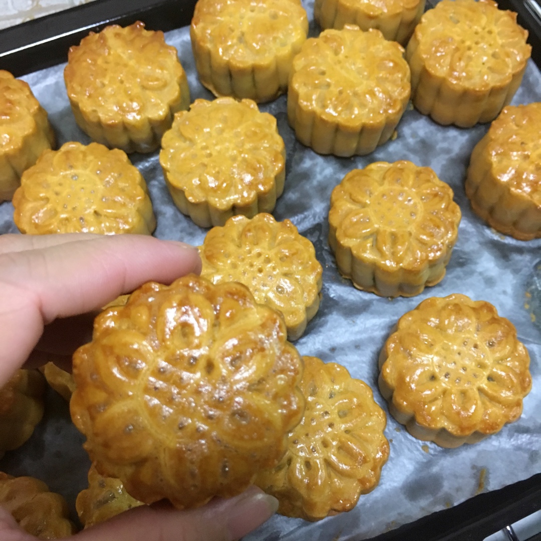 广式月饼——蛋黄莲蓉月饼