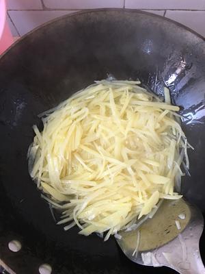 土豆炒火腿的做法 步骤2