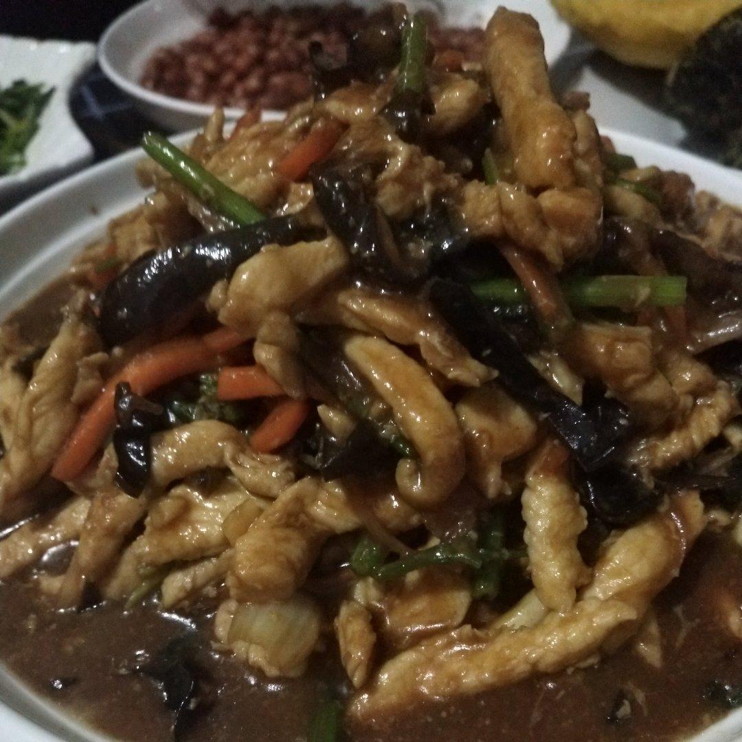 超下饭家常菜：好吃到舔盘的鱼香肉丝！！