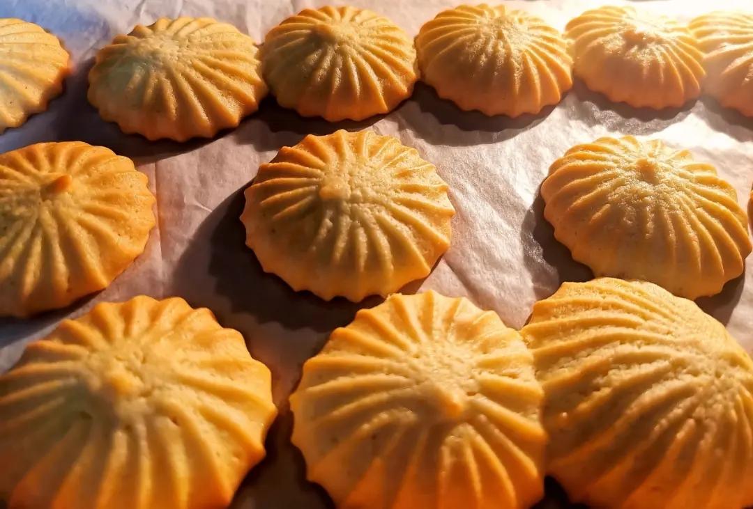 没有黄油也同样做出香酥不腻，花纹立体清晰的曲奇