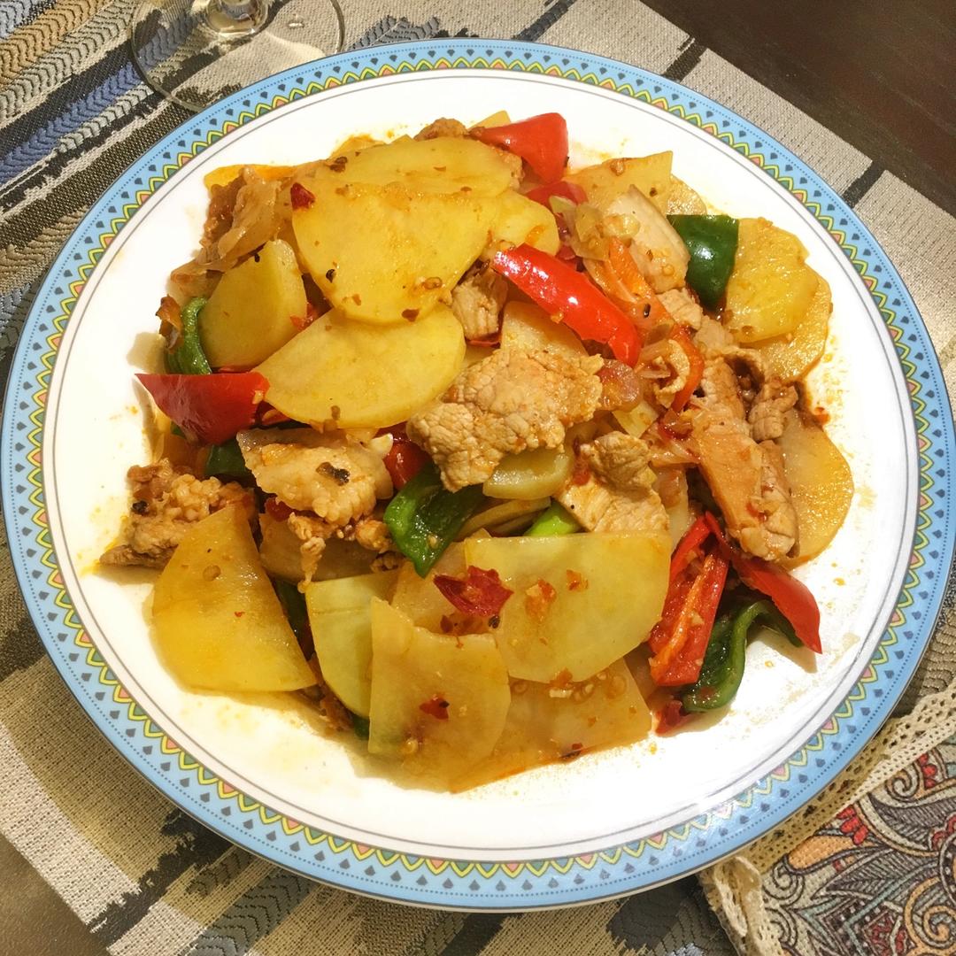 五花肉干煸土豆片