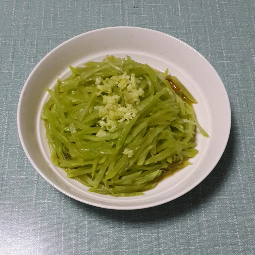凉拌莴笋丝