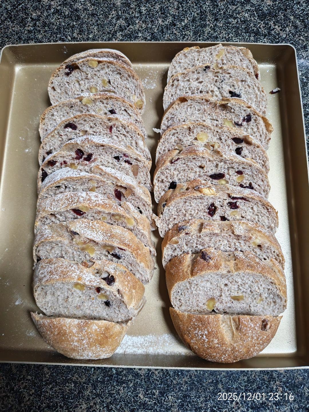 全麦蔓越莓核桃软欧包