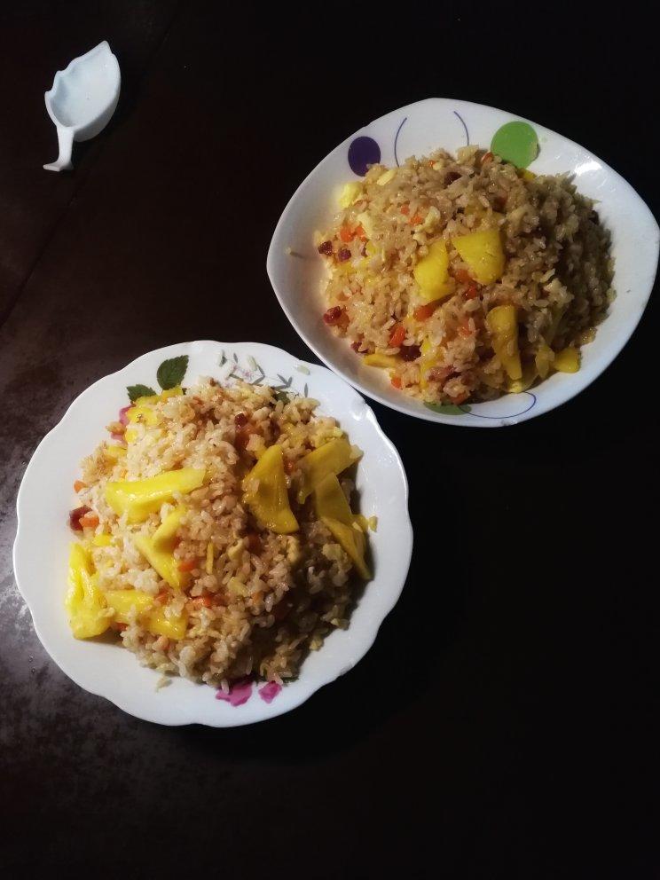 虾仁菠萝炒饭