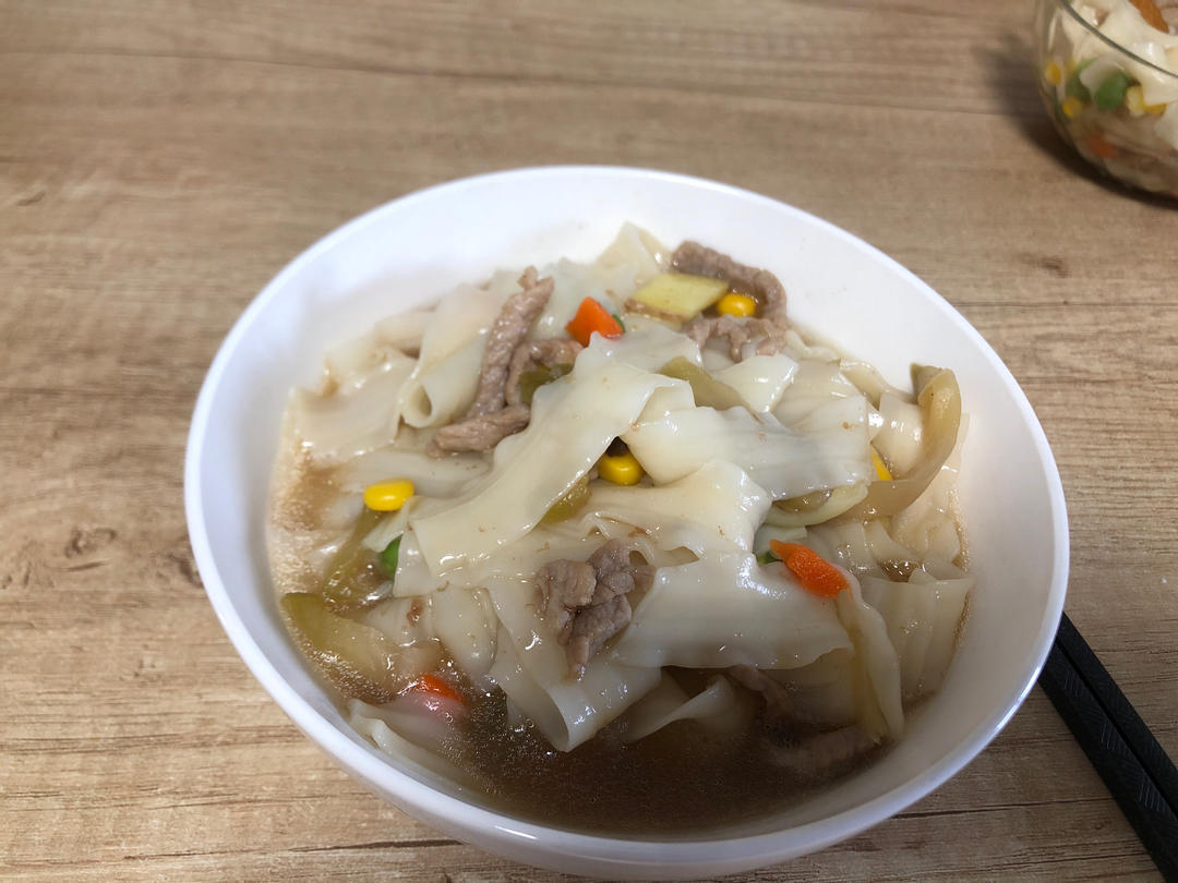 教你在家也可以做的榨菜肉丝面，香辣开胃，面条好吃到连汤都不剩