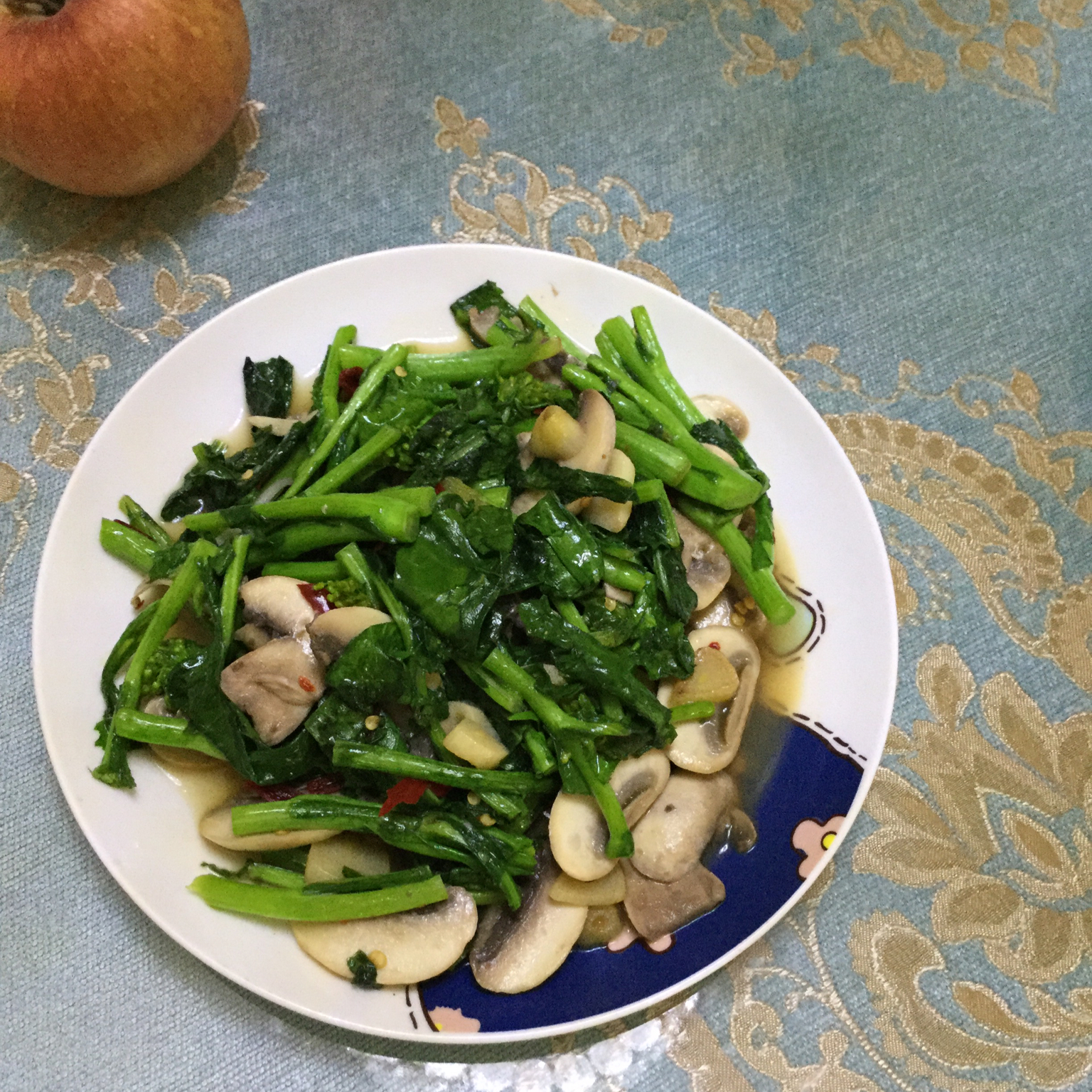 手捏菜炒蘑菇
