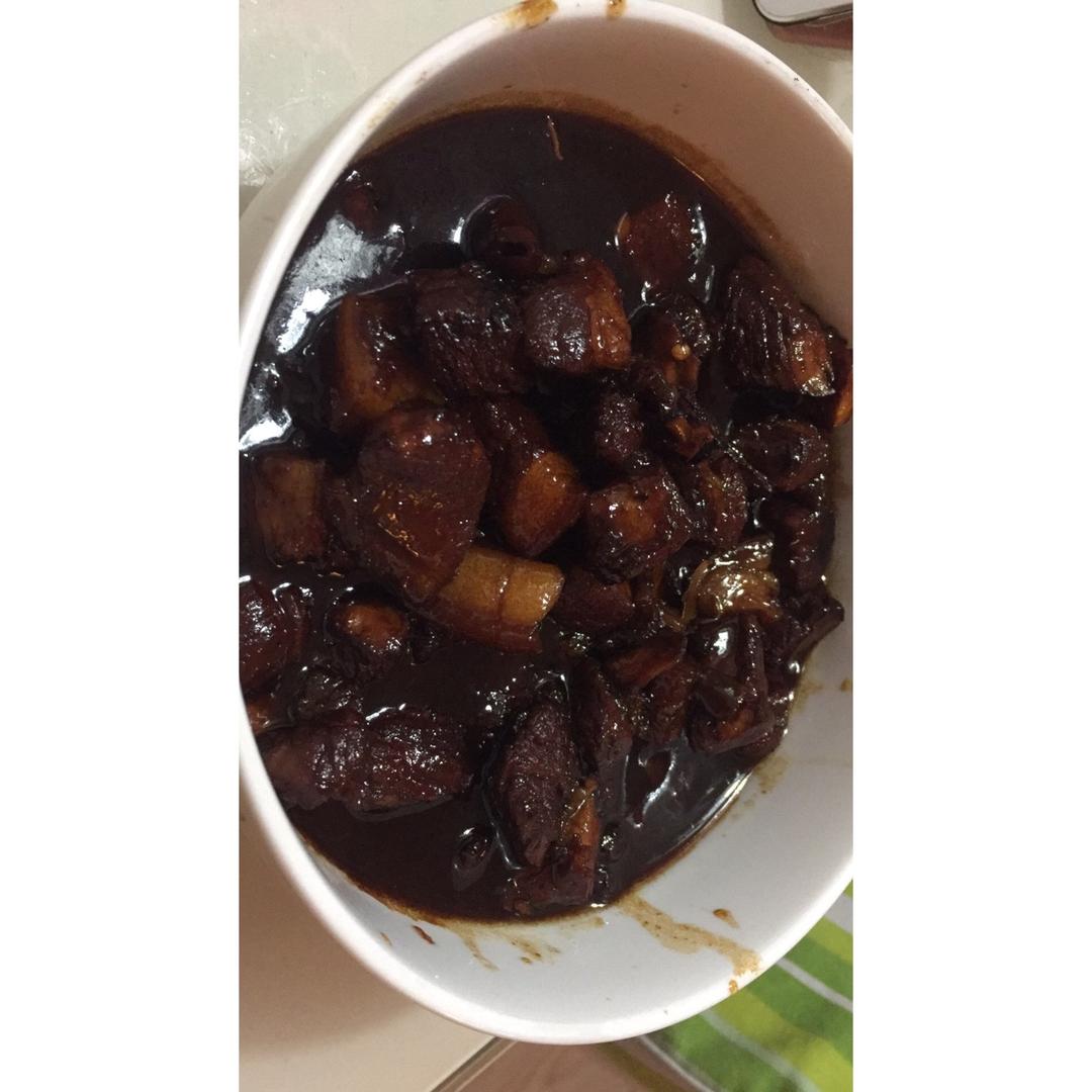 吃着碗里望着锅里的红烧肉