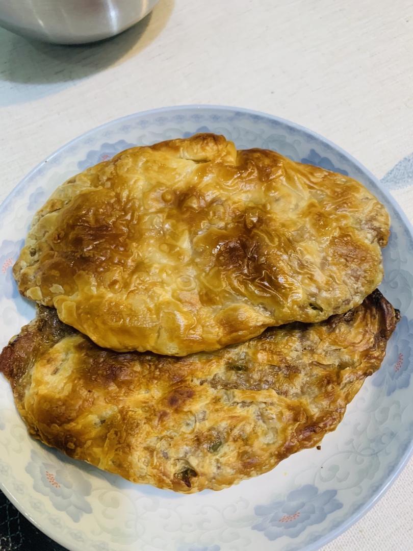 酥掉渣的鲜肉榨菜锅盔