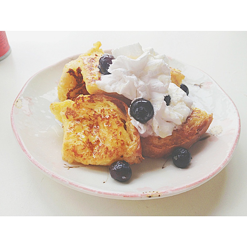 法式吐司配蓝莓冰激凌