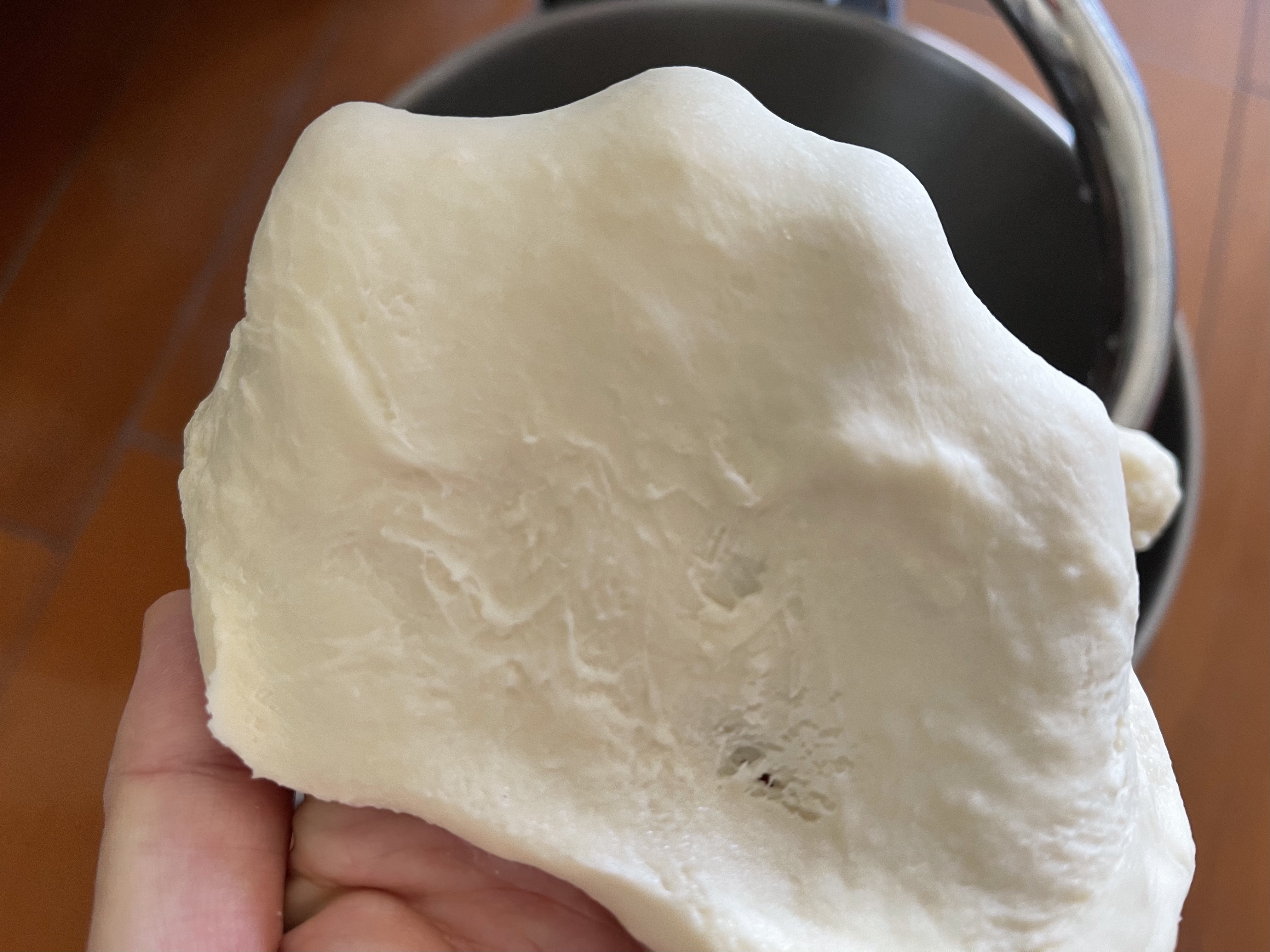 一次发酵❗️做好吃的❗️牛奶小方面包的做法 步骤2
