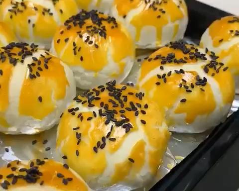 蛋黄酥，超好吃的蛋黄酥系列的做法