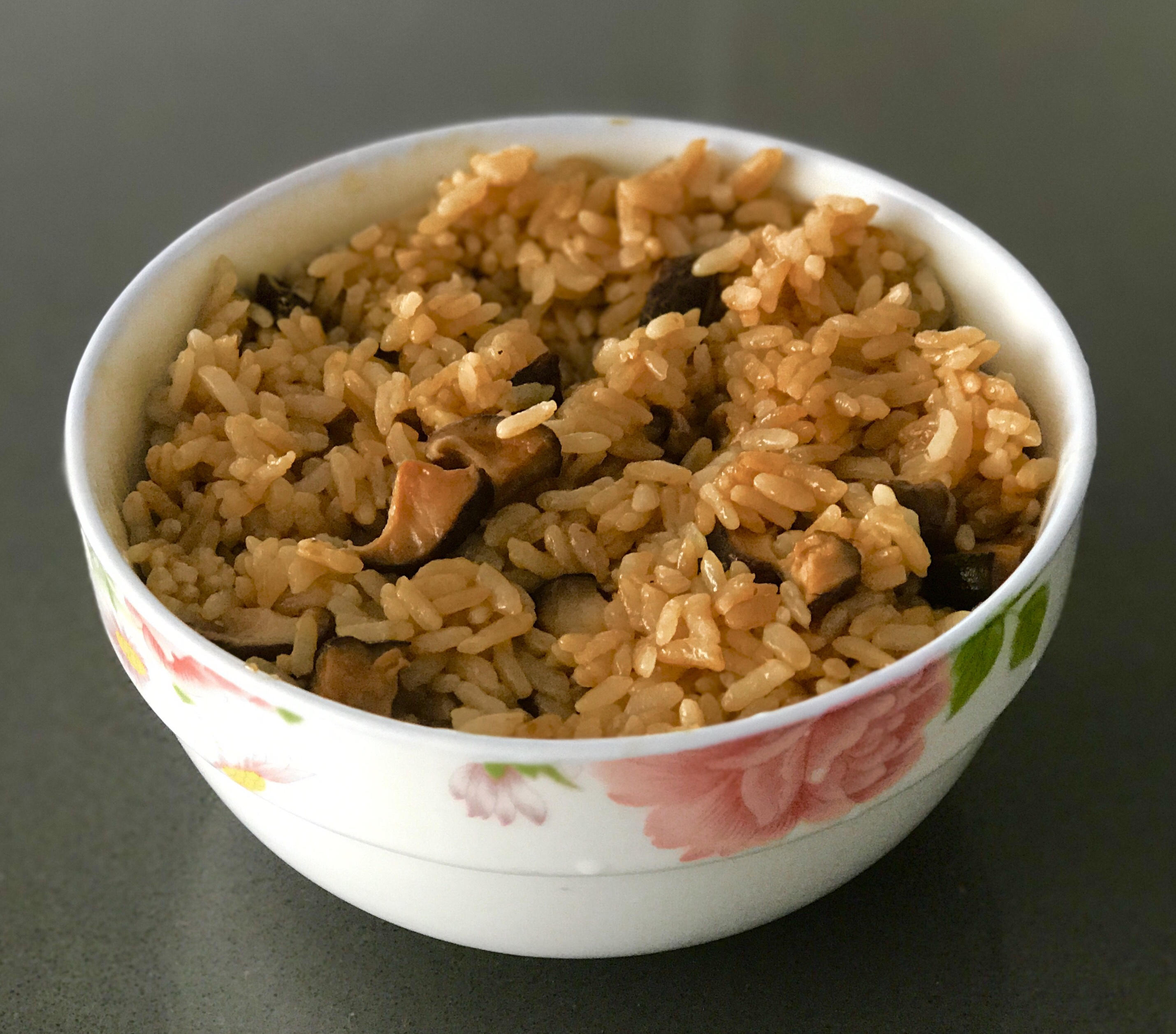 电饭锅香菇焖饭的做法