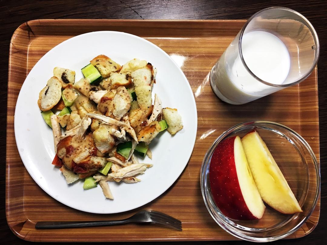 鸡胸肉面包丁沙拉