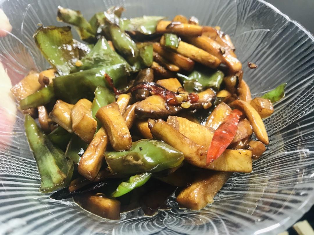 青椒素炒杏鲍菇