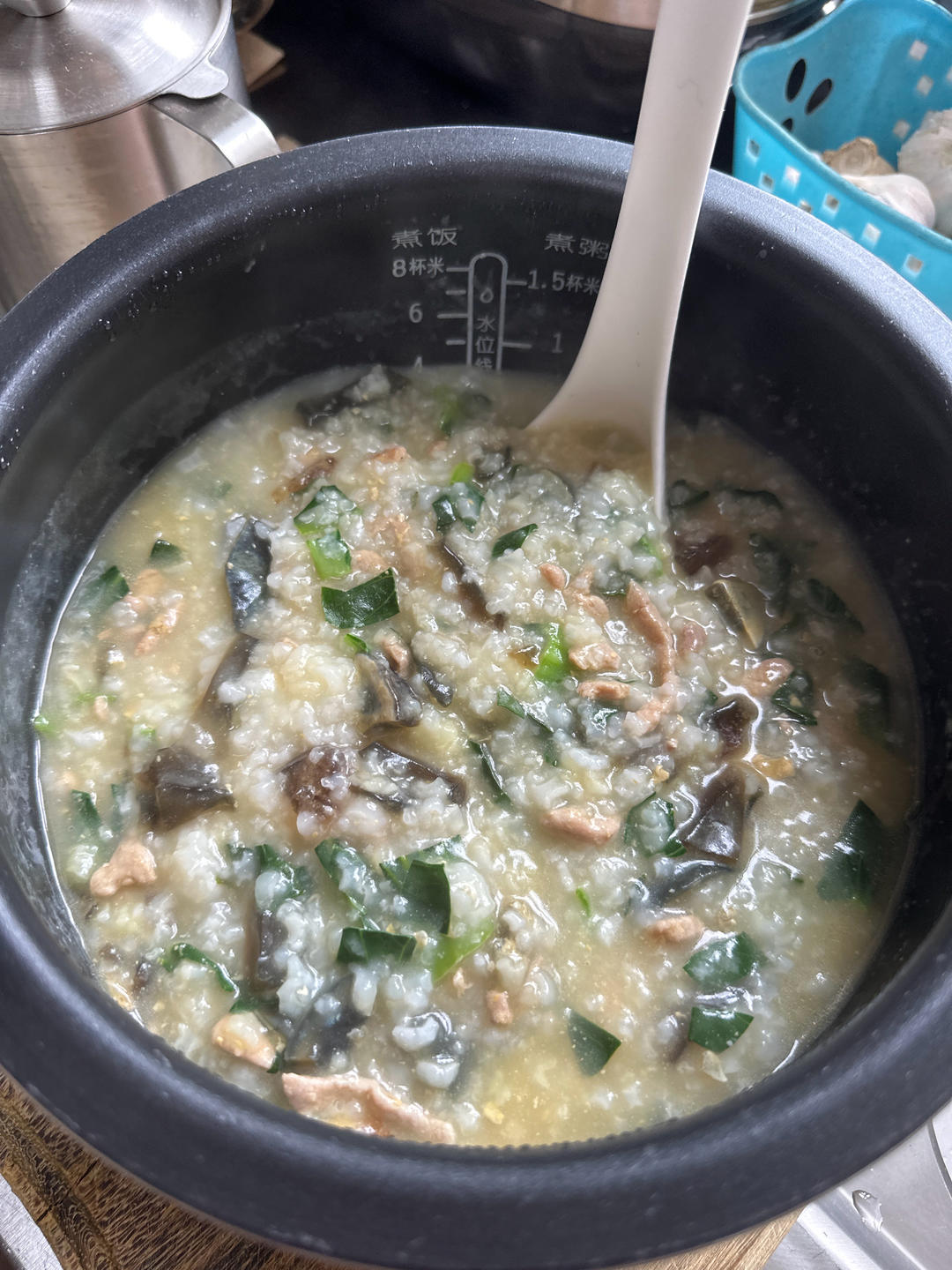 妈妈👩教我做的皮蛋瘦肉粥🥣简单快捷美味😋