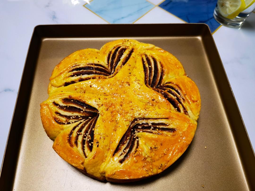 豆沙花式面包
