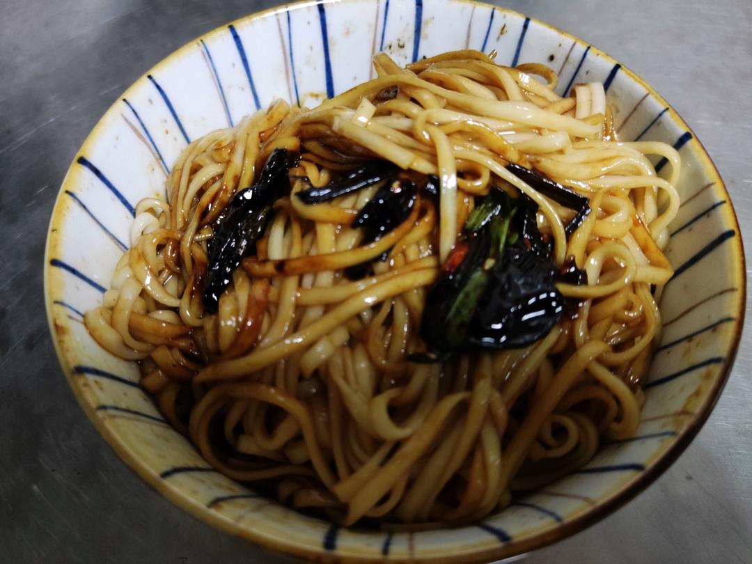 10分钟搞定的一碗葱油拌面