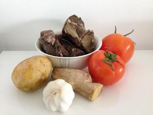 土豆焖牛肉的做法 步骤1