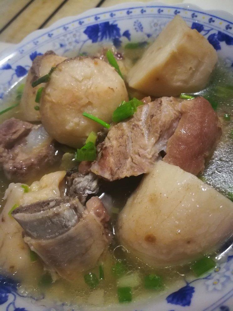 芋头排骨汤