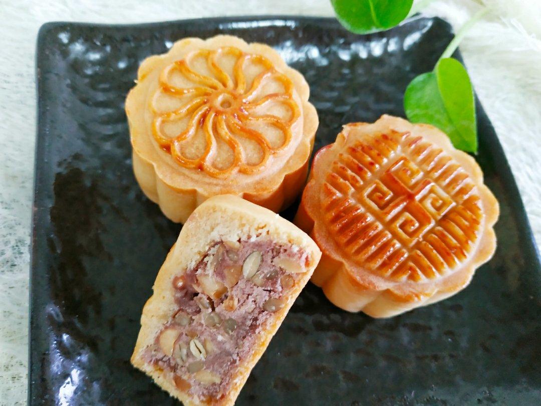黑芝麻馅混合坚果月饼