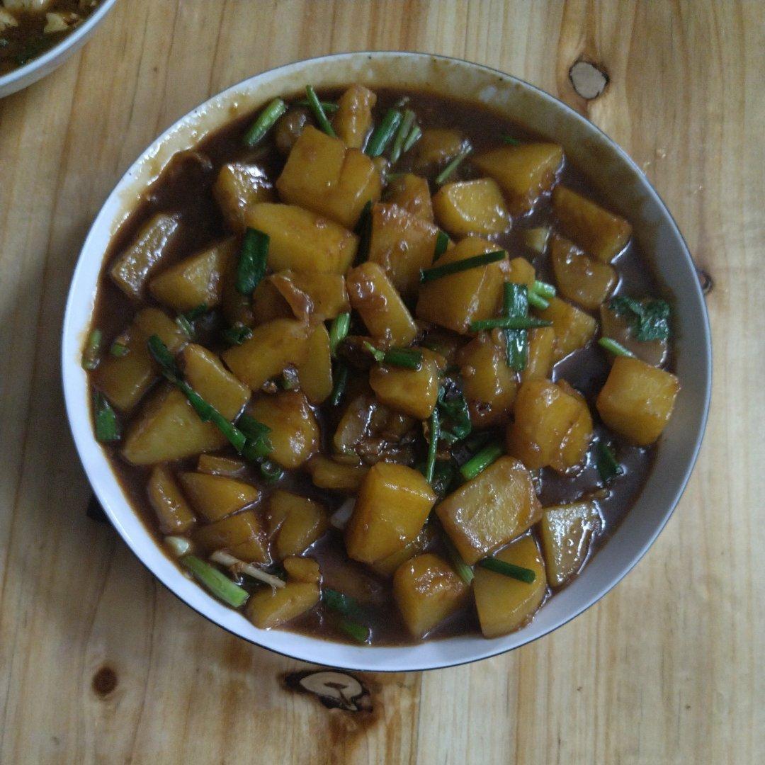 🔥巨下饭，软糯入味！比肉还好吃的红烧土豆