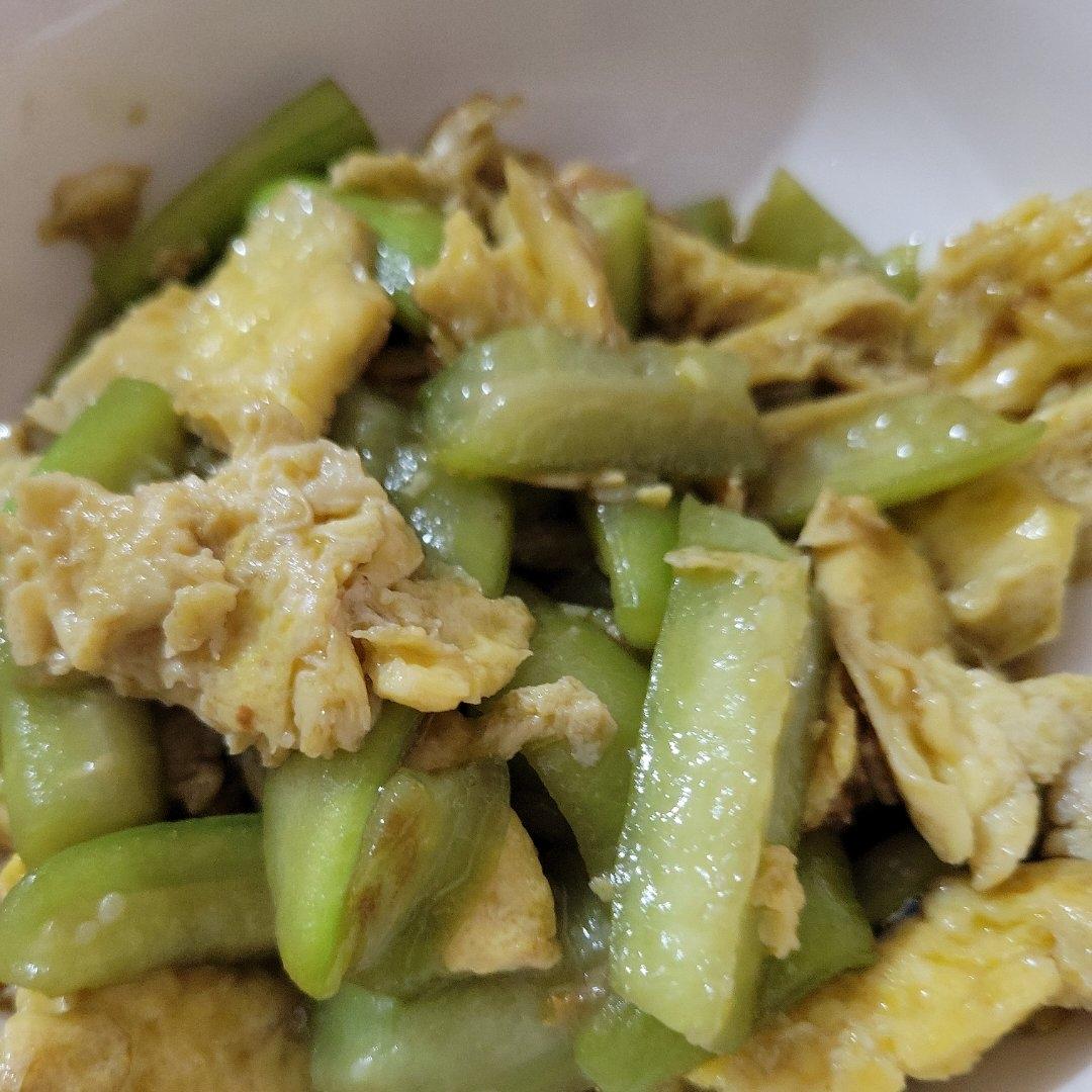 怎样才能炒出清爽又甘甜可口的丝瓜炒蛋🤔