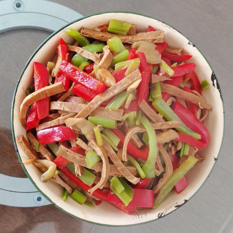 青椒香干炒肉丝