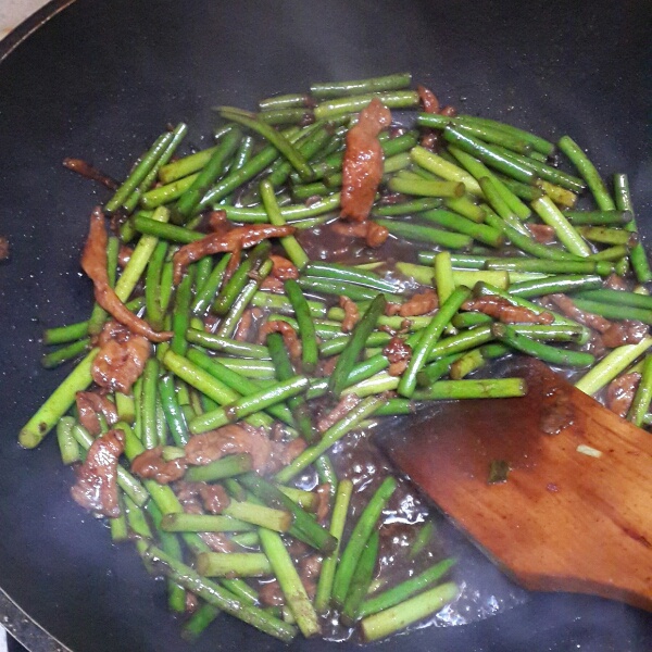 蒜台炒肉丝