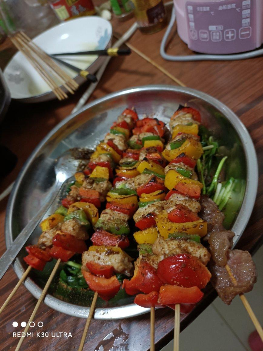 有颜又有料的烤鸡肉蔬菜串