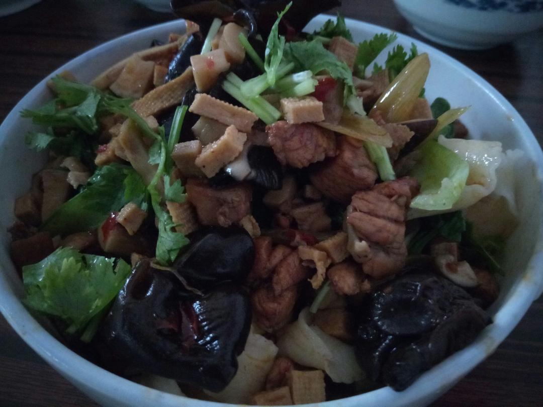 鸡丁刀削面