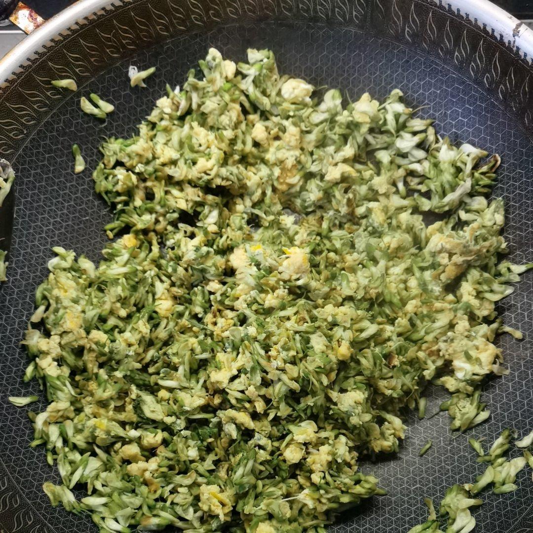 厚德载物缺德毁物做的干槐树花炒鸡蛋