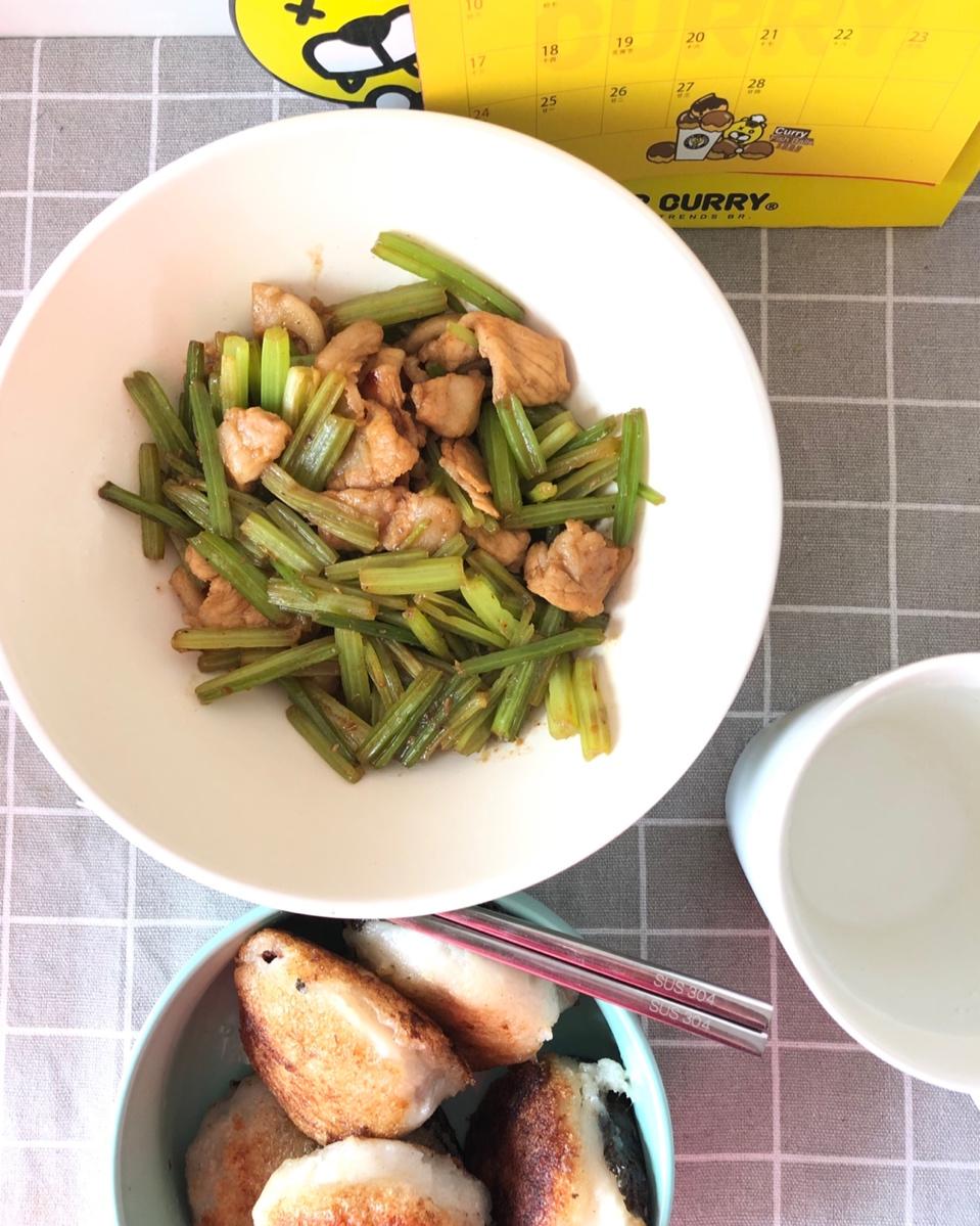 芹菜炒肉