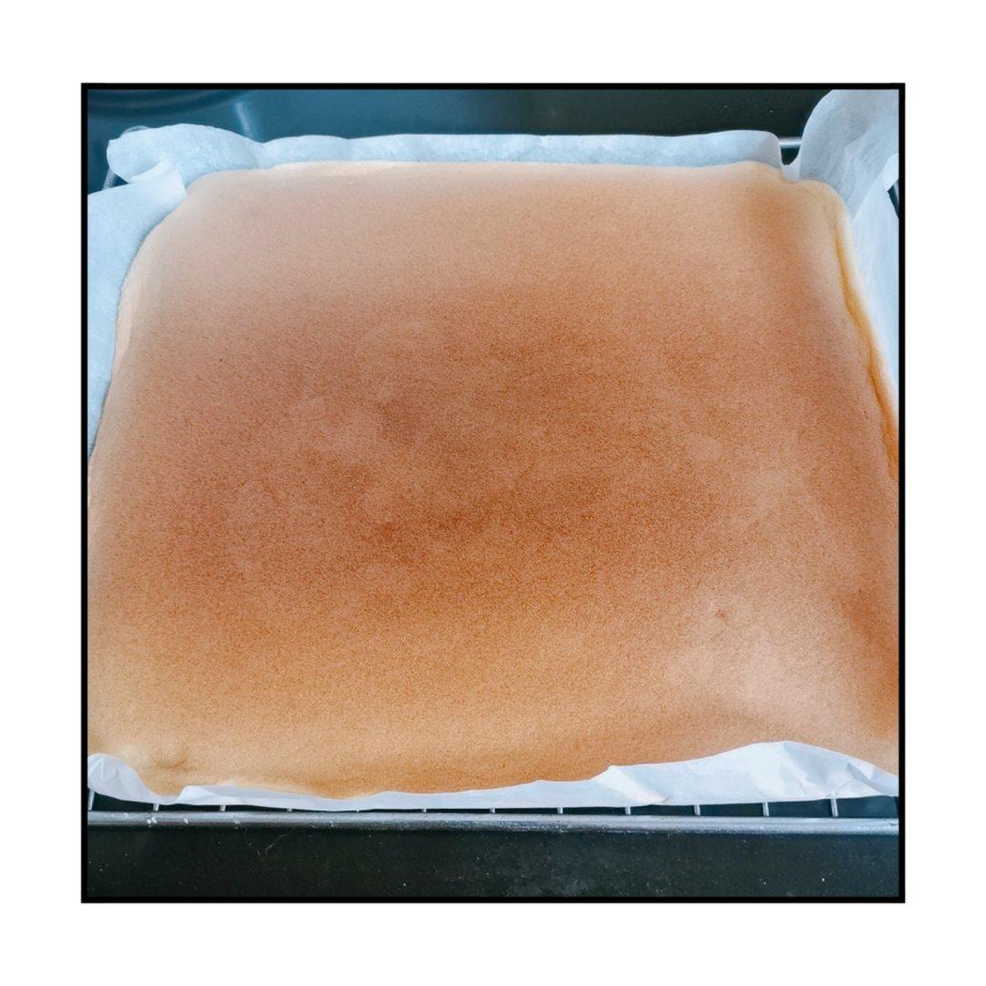 超详细的瑞士卷奶油蛋糕卷原味蛋糕卷的制作方法 饱满不掉皮不开裂（附模具换算方法）