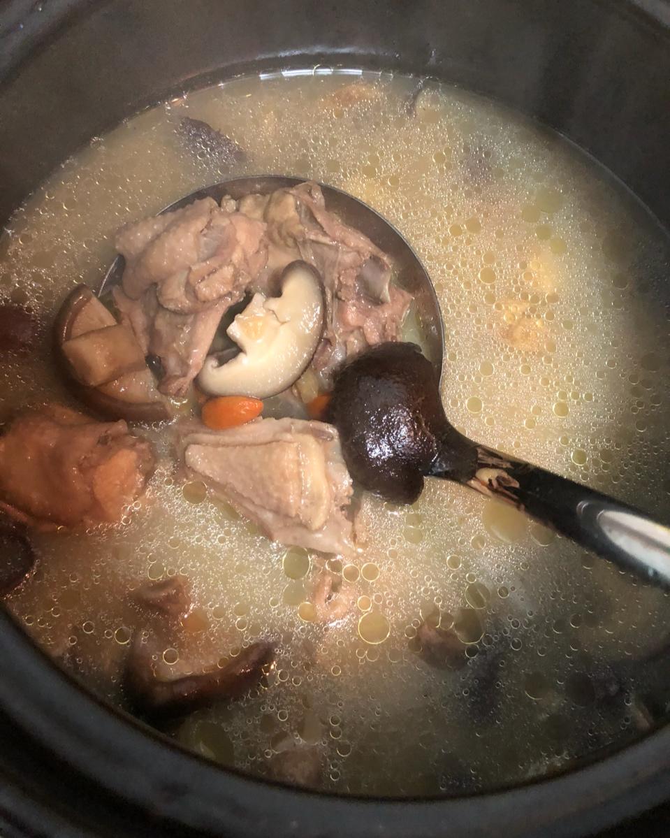 香菇炖鸡腿