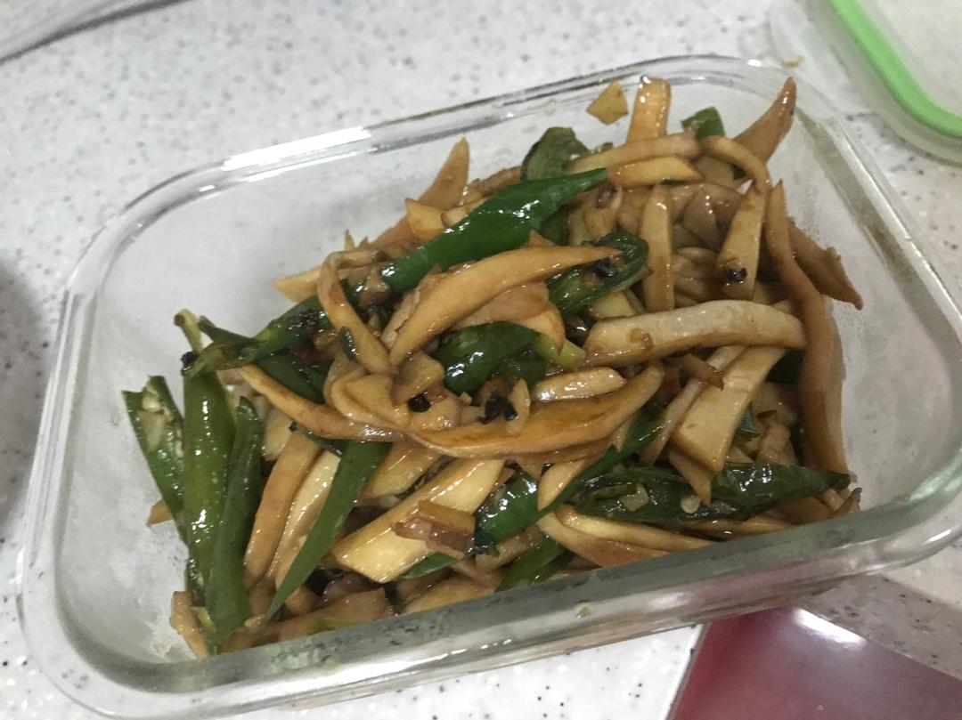 青椒素炒杏鲍菇