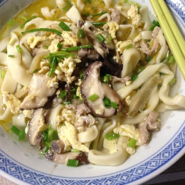 鸡蛋肉丝手擀面