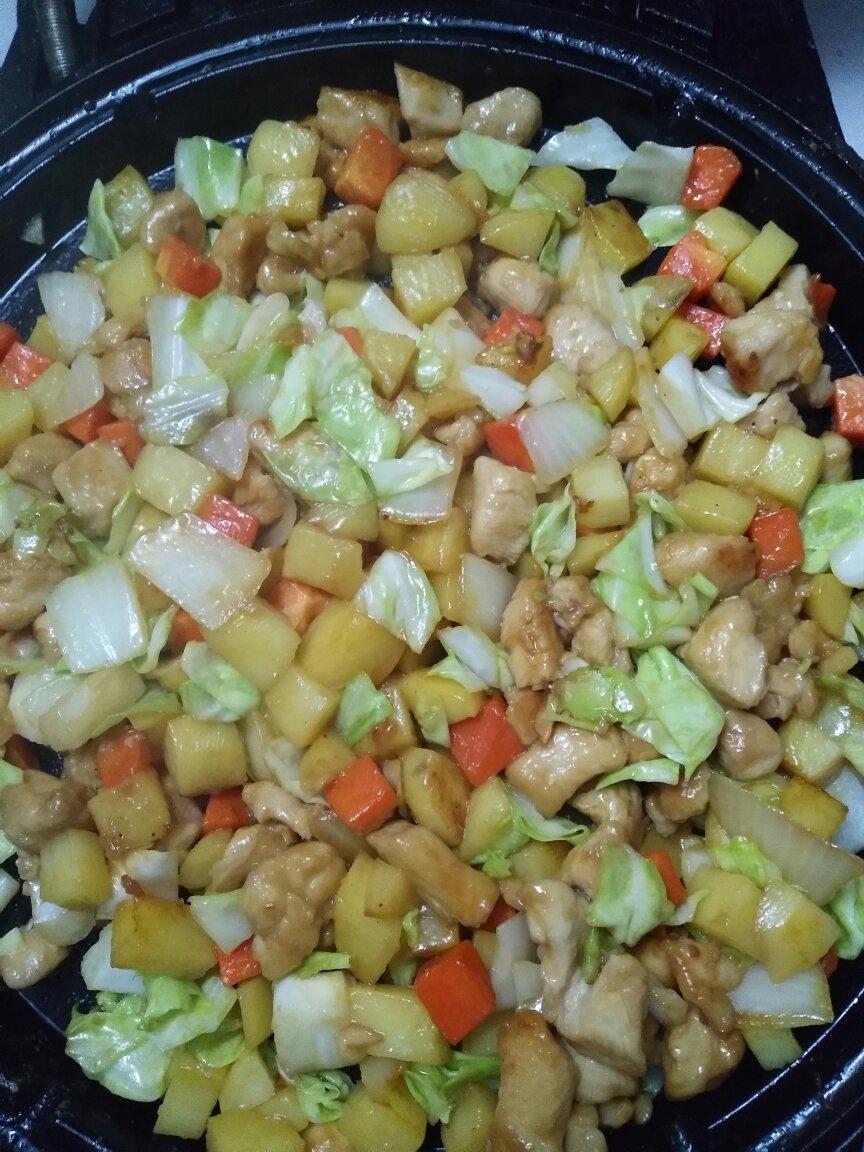土豆胡萝卜炒肉丁